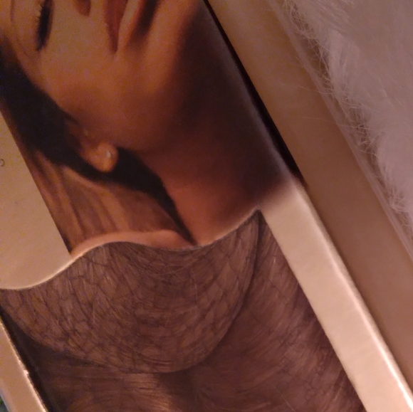 Hair - Picture 3 of 4